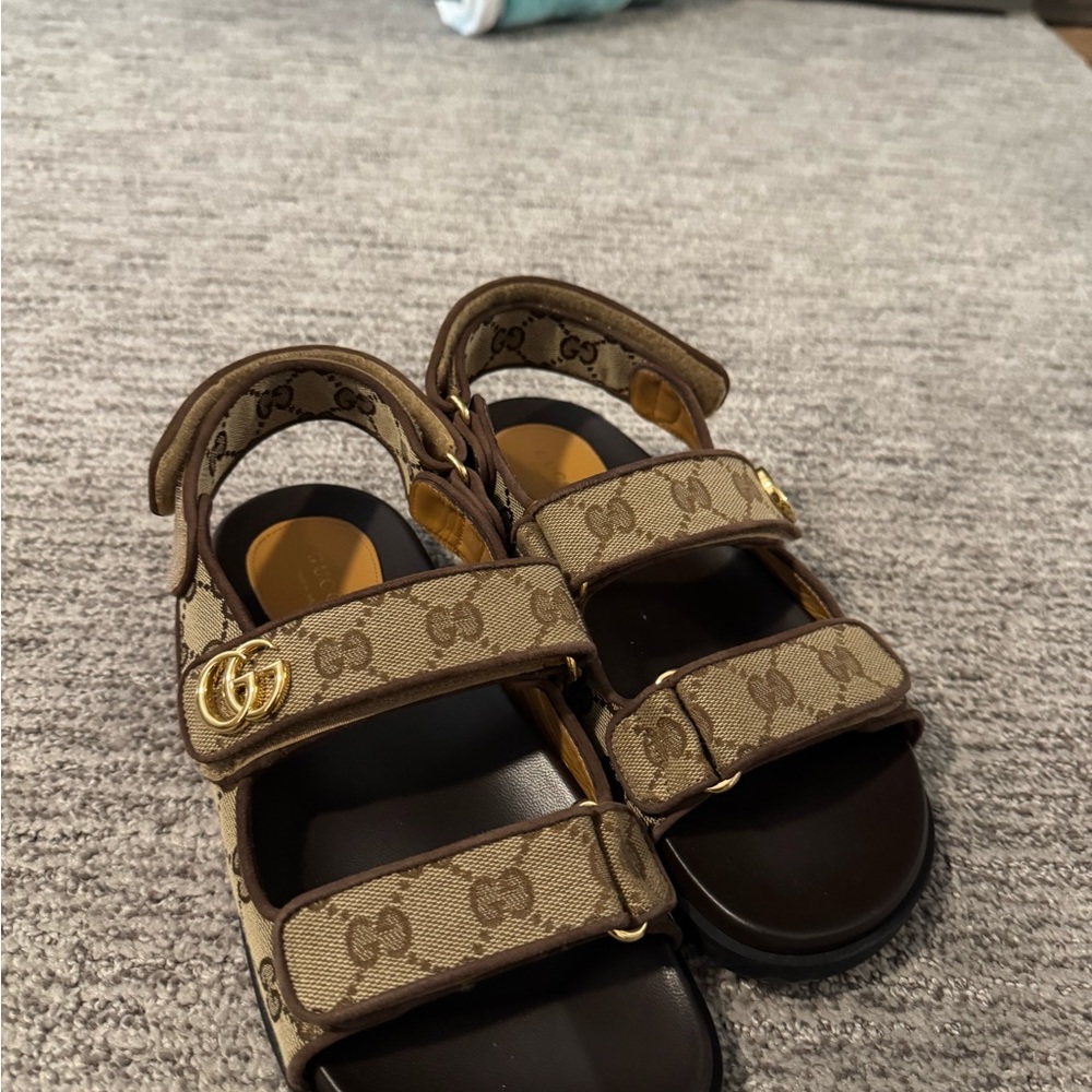 Woman double D sandal